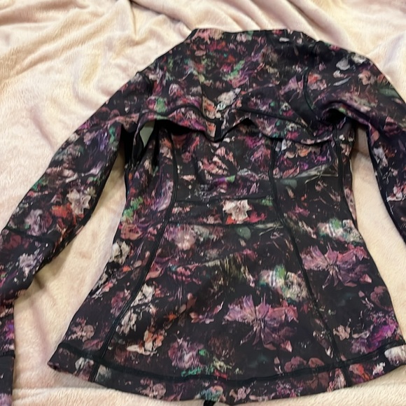 Lululemon define jacket size 4 - Picture 2 of 2